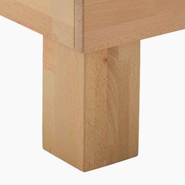 holzbett_klass_fuesse_quadratisch_gerade_21cm