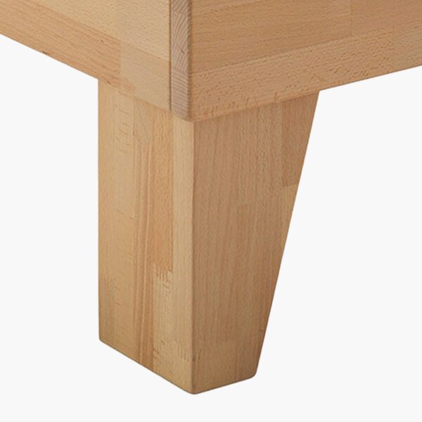 holzbett_klass_fuesse_trapez_schraeg